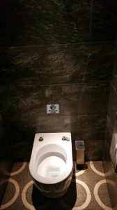 WC de Café Moderno en Murcia: Sin tapa no hay Paraíso